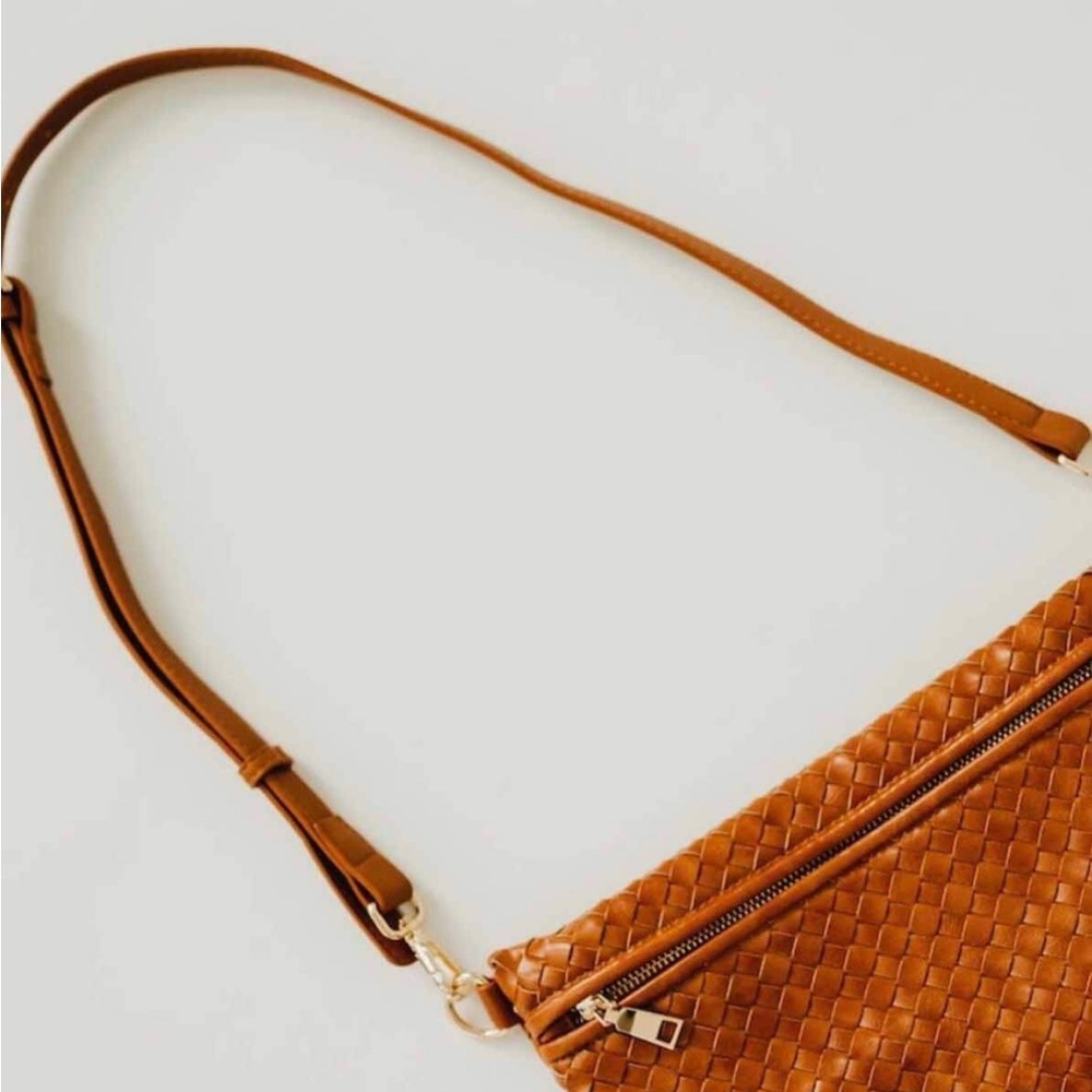 Minimalist Vegan Leather Crossbody Strap